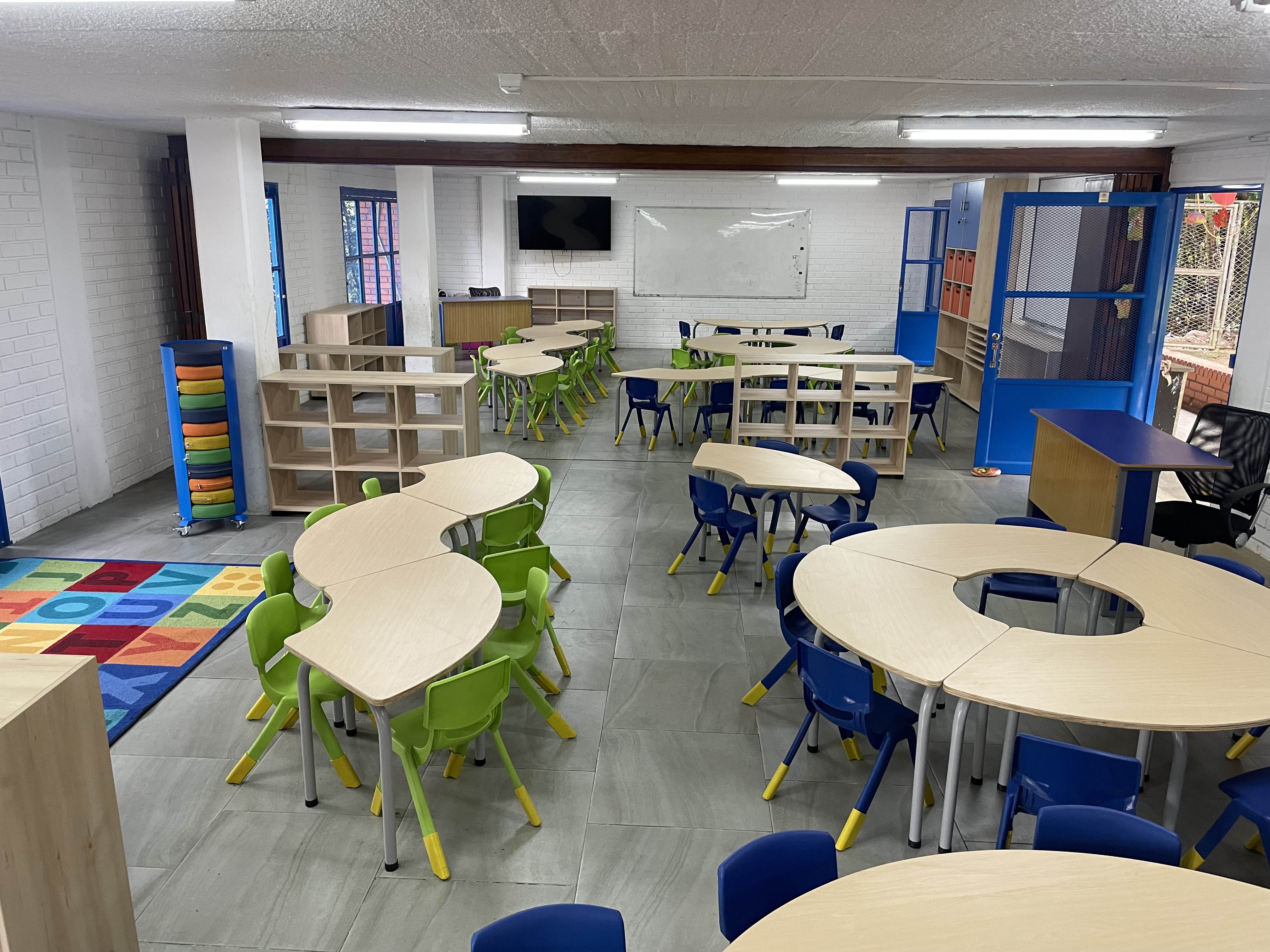 Liceo de la Amistad — proyecto de mobiliario institucional en Cali