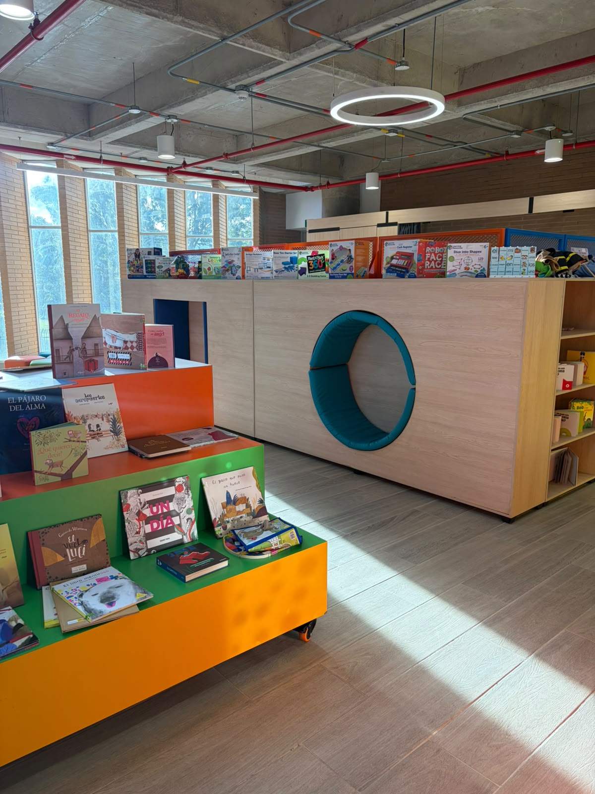 Un Colegio para crear — proyecto de mobiliario institucional en Bogotá