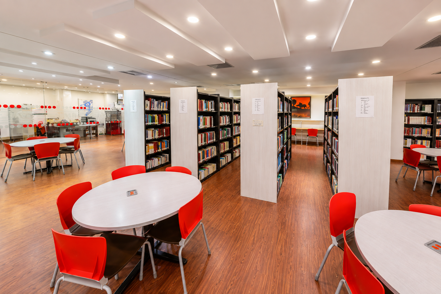 Modernización Biblioteca Universitaria — proyecto de mobiliario institucional en Bogotá