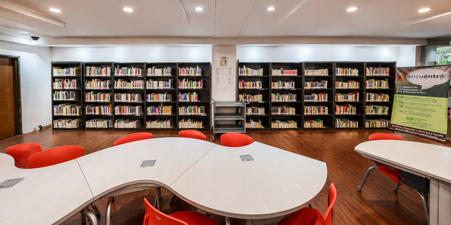 Modernización Biblioteca Universitaria — proyecto de mobiliario institucional en Bogotá